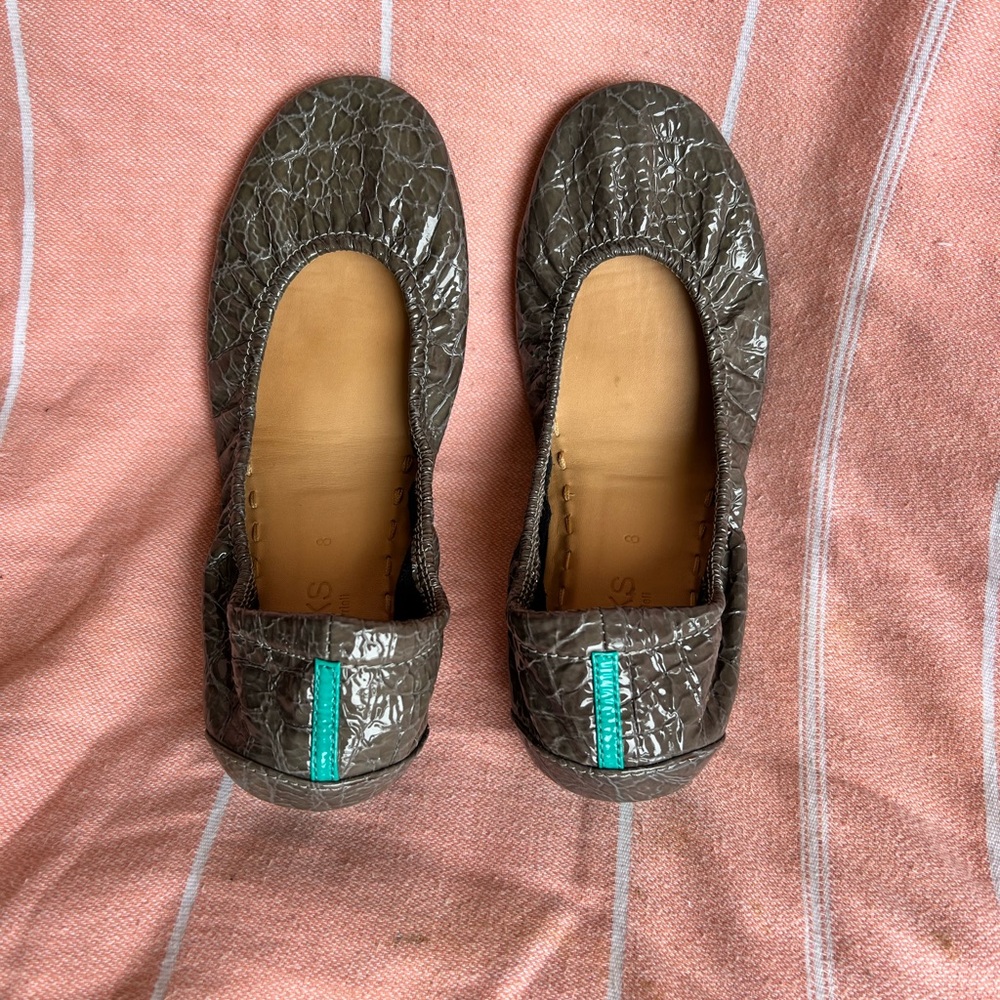 Tieks, Size 8, Slate Gray Croc Women's Shoes, in excellent condition